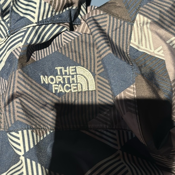 Hardly worn excellent condition The North Face Windbreaker/rain coat - Picture 2 of 3